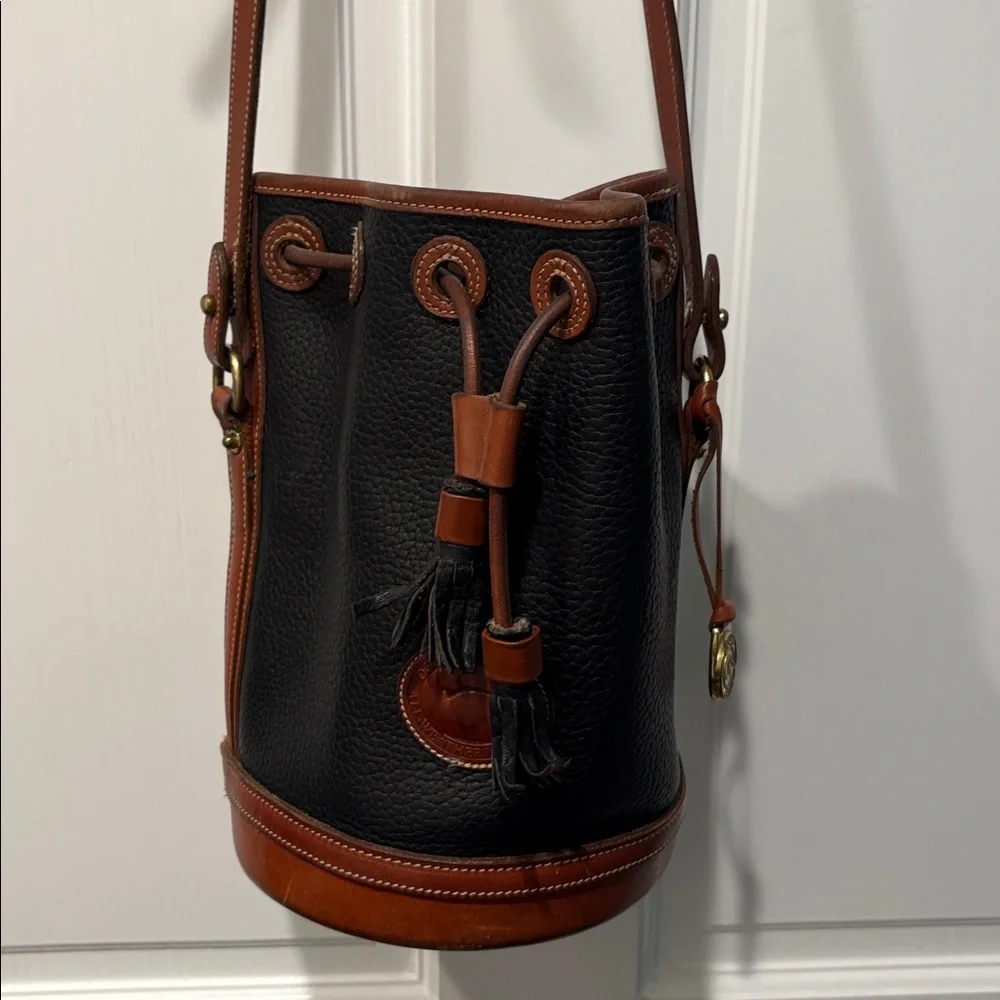 Vintage Dooney & Bourke All-Weather Leather drawstring bucket bag - Picture 2 of 9